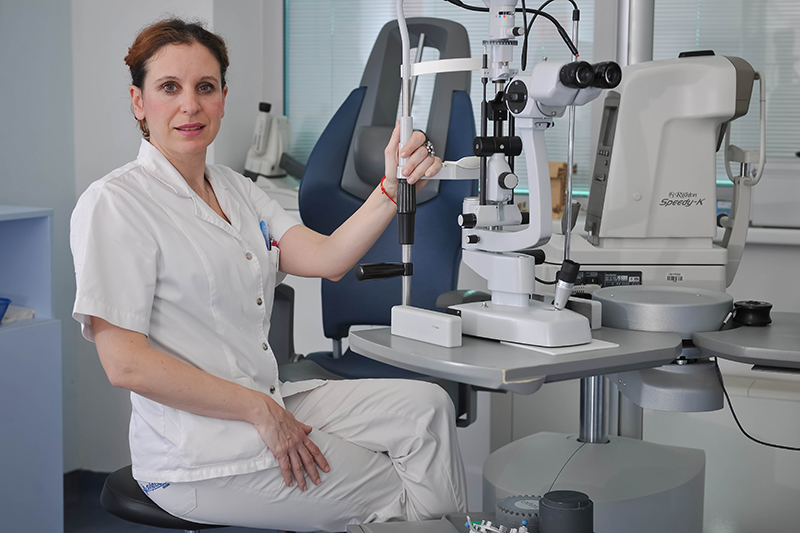 How are red face and dryness of the eyes linked?