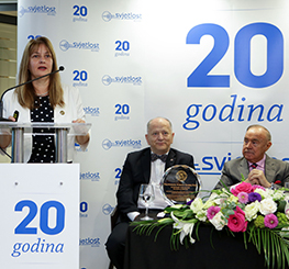 Nagrada dr. Gabriću iz ruke prijatelja Donalda Trumpa (Večernji list)